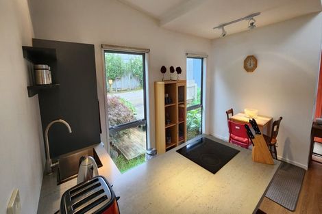 Photo of property in 30a Ballance Street, Lower Vogeltown, New Plymouth, 4310