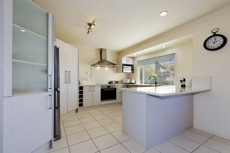 Photo of property in 1/62 Whiting Grove, West Harbour, Auckland, 0618