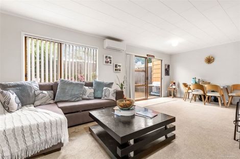 Photo of property in 2/108 Station Road, Papatoetoe, Auckland, 2025
