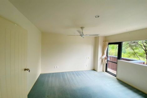 Photo of property in 12 Springwater Vale, Unsworth Heights, Auckland, 0632