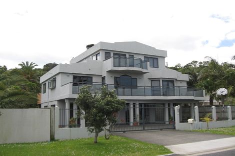 Photo of property in 1 Hardley Avenue, Tindalls Beach, Whangaparaoa, 0930