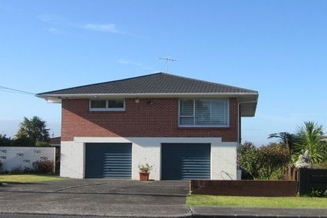 Photo of property in 87 Pupuke Road, Northcote, Auckland, 0627