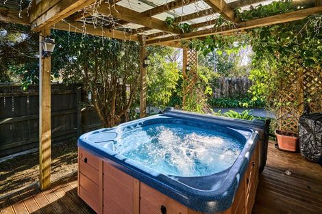 Photo of property in 1a Peel Place, Wainuiomata, Lower Hutt, 5014
