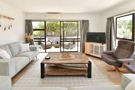 Photo of property in 75 Bay Street, Red Beach, 0932