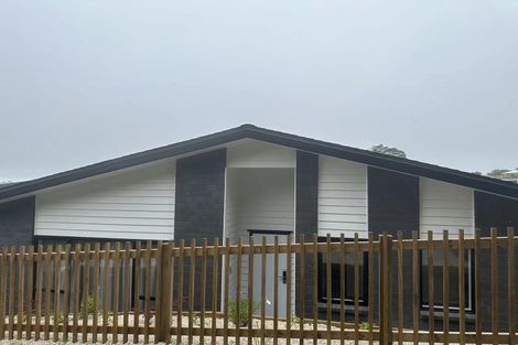 Photo of property in 10 Taurikura Way, Fairview Heights, Auckland, 0632