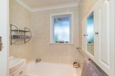 Photo of property in 196 Cambridge Street, Levin, 5510