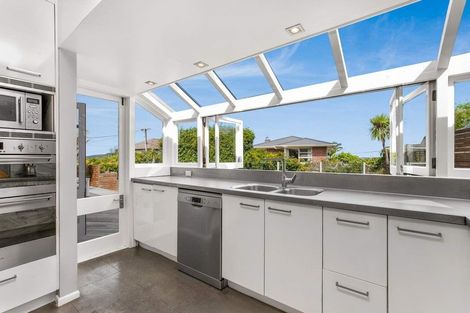 Photo of property in 10 Currey Crescent, Milford, Auckland, 0620