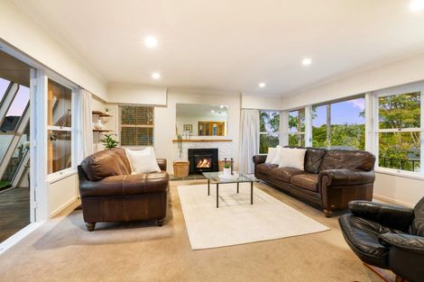 Photo of property in 15 Tudward Glade, Hillcrest, Auckland, 0627