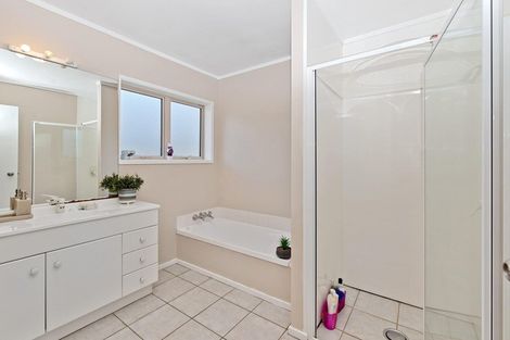 Photo of property in 127b Parrs Cross Road, Glen Eden, Auckland, 0612