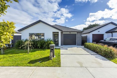 Photo of property in 24 Te Kaeaea Crescent, Wallaceville, Upper Hutt, 5018