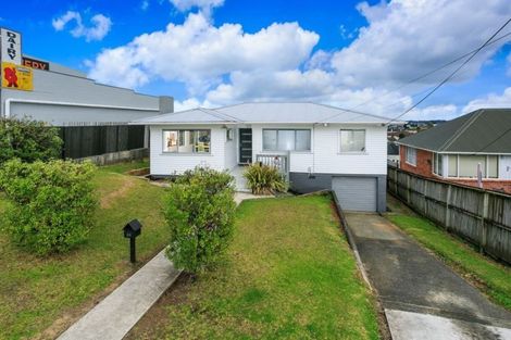 Photo of property in 658 East Coast Road, Pinehill, Auckland, 0630