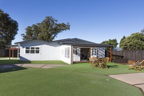 Photo of property in 17 Bluegum Road, Paraparaumu Beach, Paraparaumu, 5032