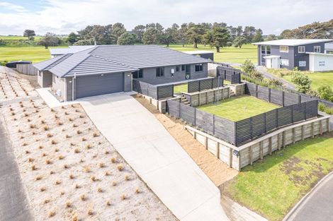 Photo of property in 23 Golf Vue Place, Castlecliff, Whanganui, 4501