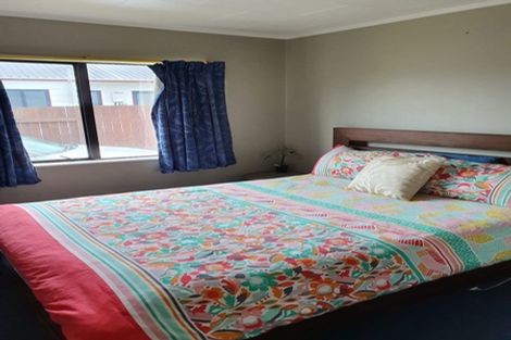 Photo of property in 29 Lydia Place, Kelvin Grove, Palmerston North, 4414