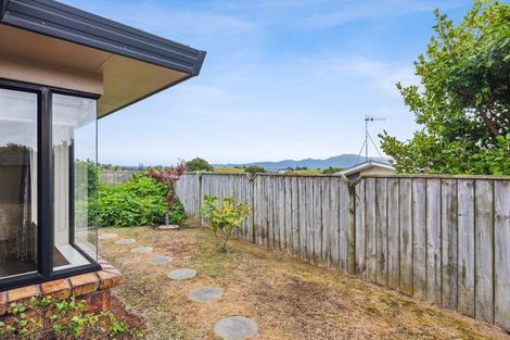 Photo of property in 26 Quadrant Heights, Paraparaumu, 5032