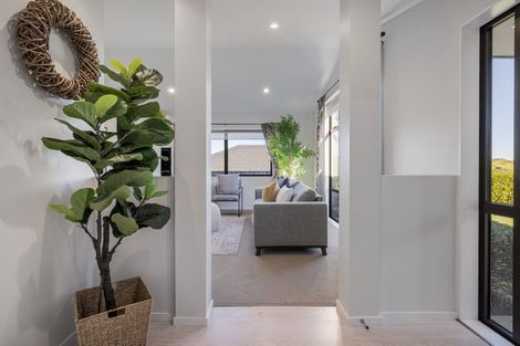 Photo of property in 11 Ballintoy Park Drive, Welcome Bay, Tauranga, 3175