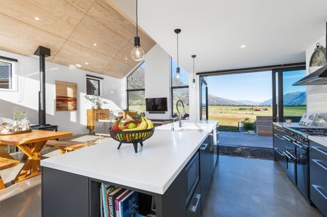 Photo of property in 8 Brett Lane, Jacks Point, Queenstown, 9371