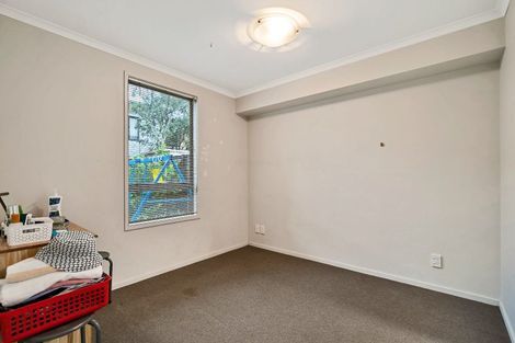 Photo of property in 18 Barnea Circle, Glen Eden, Auckland, 0602