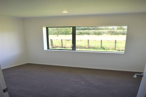 Photo of property in 37 Waikawa Beach Road, Manakau, Levin, 5573