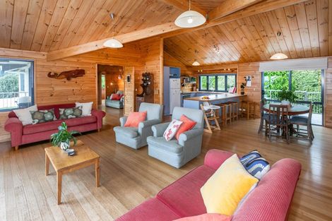 Photo of property in 2 Emmerdale Drive, Hahei, Whitianga, 3591