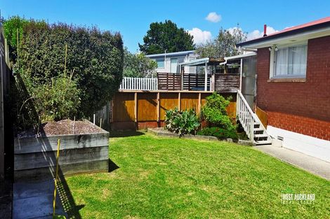 Photo of property in 24 Sherwood Avenue, Te Atatu South, Auckland, 0610