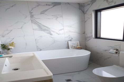 Photo of property in 148a Hutchinsons Road, Bucklands Beach, Auckland, 2014