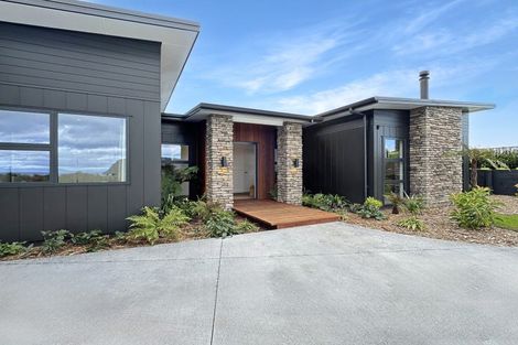 Photo of property in 8 Broadleaf Way, Kinloch, Taupo, 3377