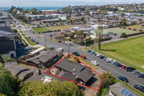 Photo of property in 1/13 Woodlands Crescent, Browns Bay, Auckland, 0630