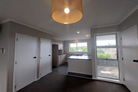 Photo of property in 5/60 West Coast Road, Glen Eden, Auckland, 0602