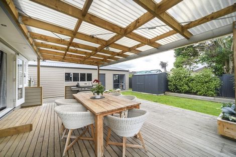 Photo of property in 18 Woburn Place, Takaro, Palmerston North, 4412