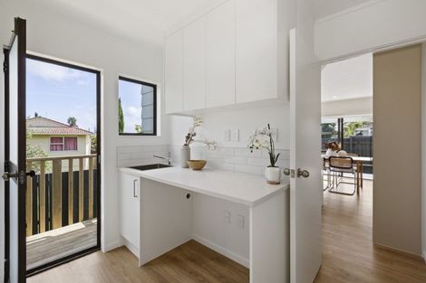 Photo of property in 2/58 Hepburn Road, Glendene, Auckland, 0602