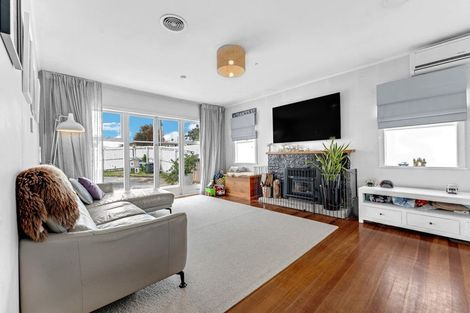 Photo of property in 20 Sylvan Crescent, Te Atatu South, Auckland, 0610