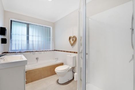 Photo of property in 5a Shanley Crescent, Waiuku, 2123