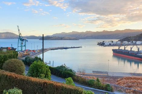 Photo of property in 43 Sumner Road, Lyttelton, 8082