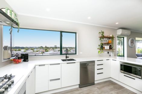 Photo of property in 9 Sandel Rise, Merrilands, New Plymouth, 4312