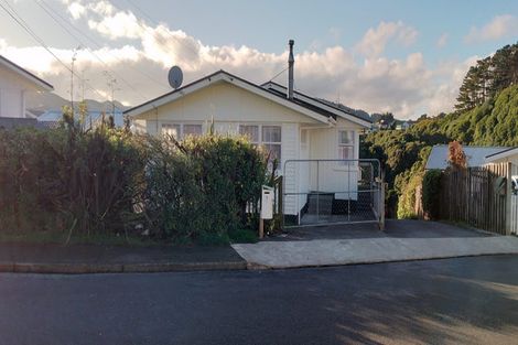 Photo of property in 7 Terrance Grove, Paparangi, Wellington, 6037