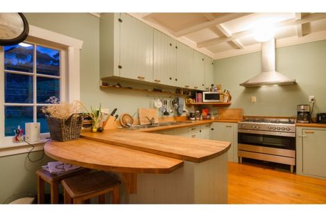 Photo of property in 203 Mangakura Road, Helensville, 0875