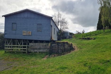 Photo of property in 311 Croydon Road, Midhirst, Stratford, 4394