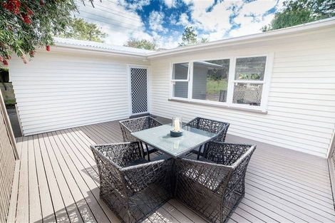 Photo of property in 186 Sunnynook Road, Totara Vale, Auckland, 0627