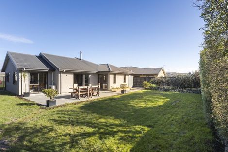 Photo of property in 17 Walnut Grove, Kelvin Grove, Palmerston North, 4414