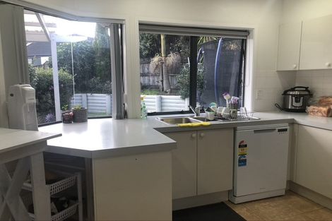 Photo of property in 2/4 Currell Way, Somerville, Auckland, 2014