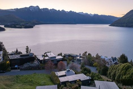 Photo of property in 6 Whitbourn Place, Fernhill, Queenstown, 9300