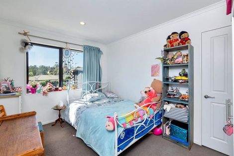 Photo of property in 2 Viridian Lane, Greenhithe, Auckland, 0632