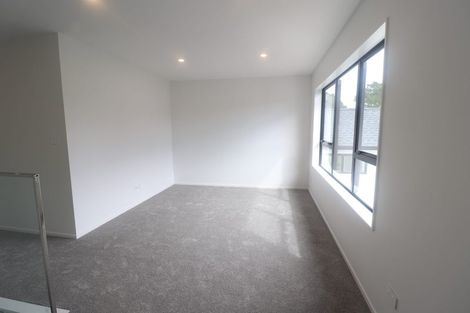 Photo of property in 18b Edgware Road, West Harbour, Auckland, 0618