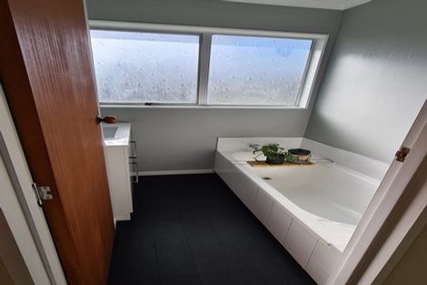 Photo of property in 35 Rhodes Drive, Kelvin Grove, Palmerston North, 4414