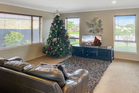 Photo of property in 6 Papaumu Green, Parklands, Christchurch, 8083