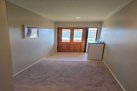 Photo of property in 6 San Lorenzo Rise, Henderson, Auckland, 0612