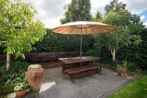 Photo of property in 37 Manapouri Crescent, Hokowhitu, Palmerston North, 4410