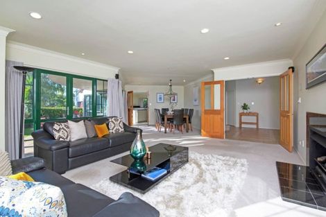 Photo of property in 2 Beach Road, Mellons Bay, Auckland, 2014