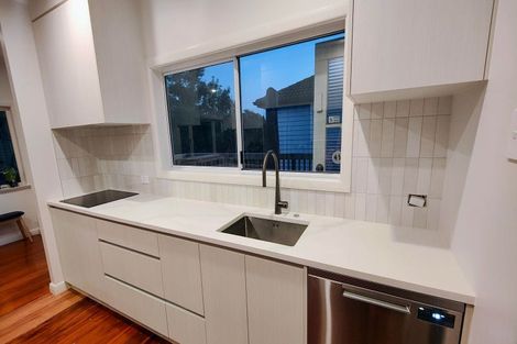 Photo of property in 1/63 Pupuke Road, Birkenhead, Auckland, 0627